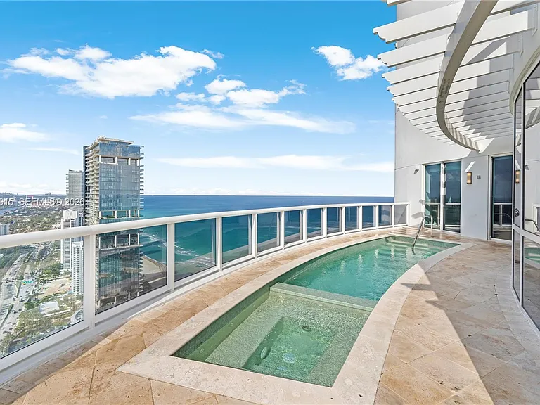 18201 E Collins Ave #TS1 — Photo 32