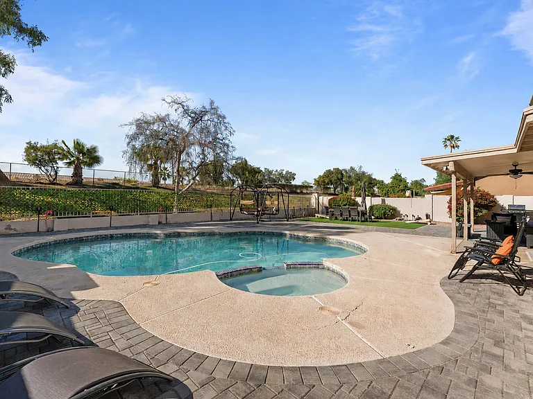 11417 W Orange Blossom Ln — Photo 4