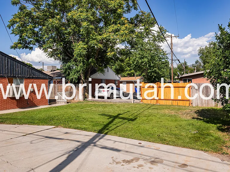 410 E Welby Ave — Photo 19