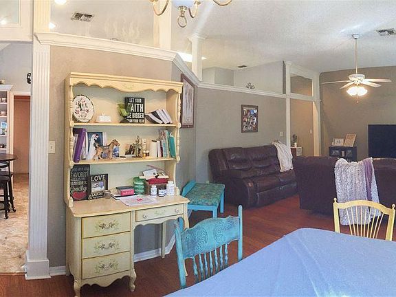 5th image of 4513 Prince Edward Dr