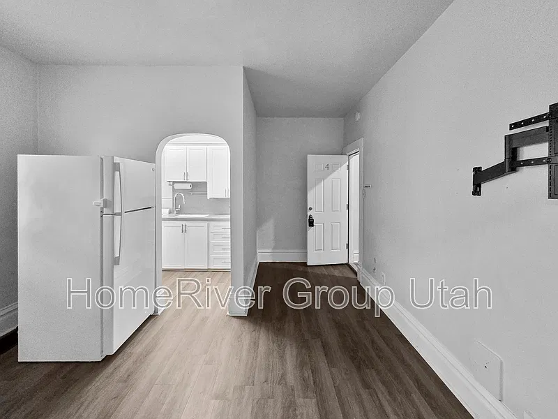 1277 E 100 S — Photo 1
