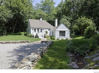 220 Eastwoods Rd, Pound Ridge, NY 10576