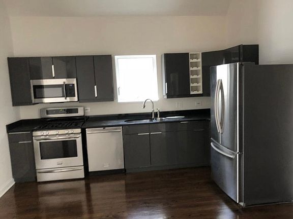 2nd image of 3139 N Paulina St #2