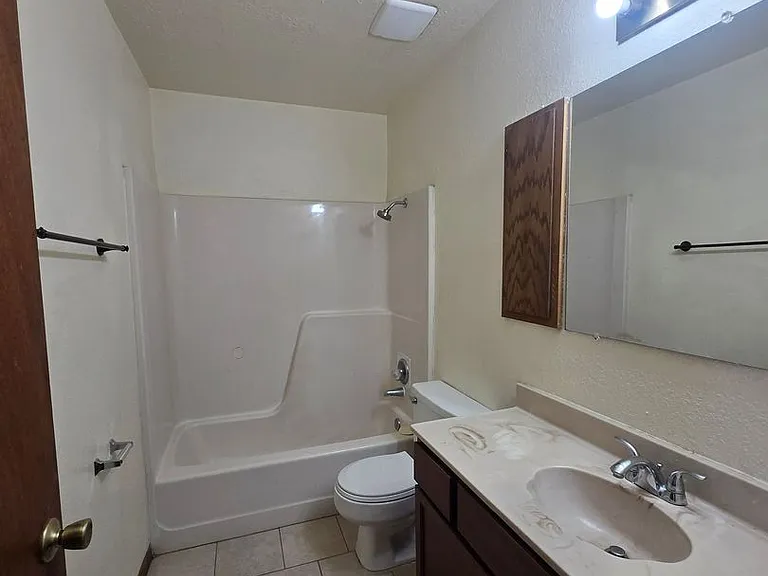 2806 W 4th St — Photo 11