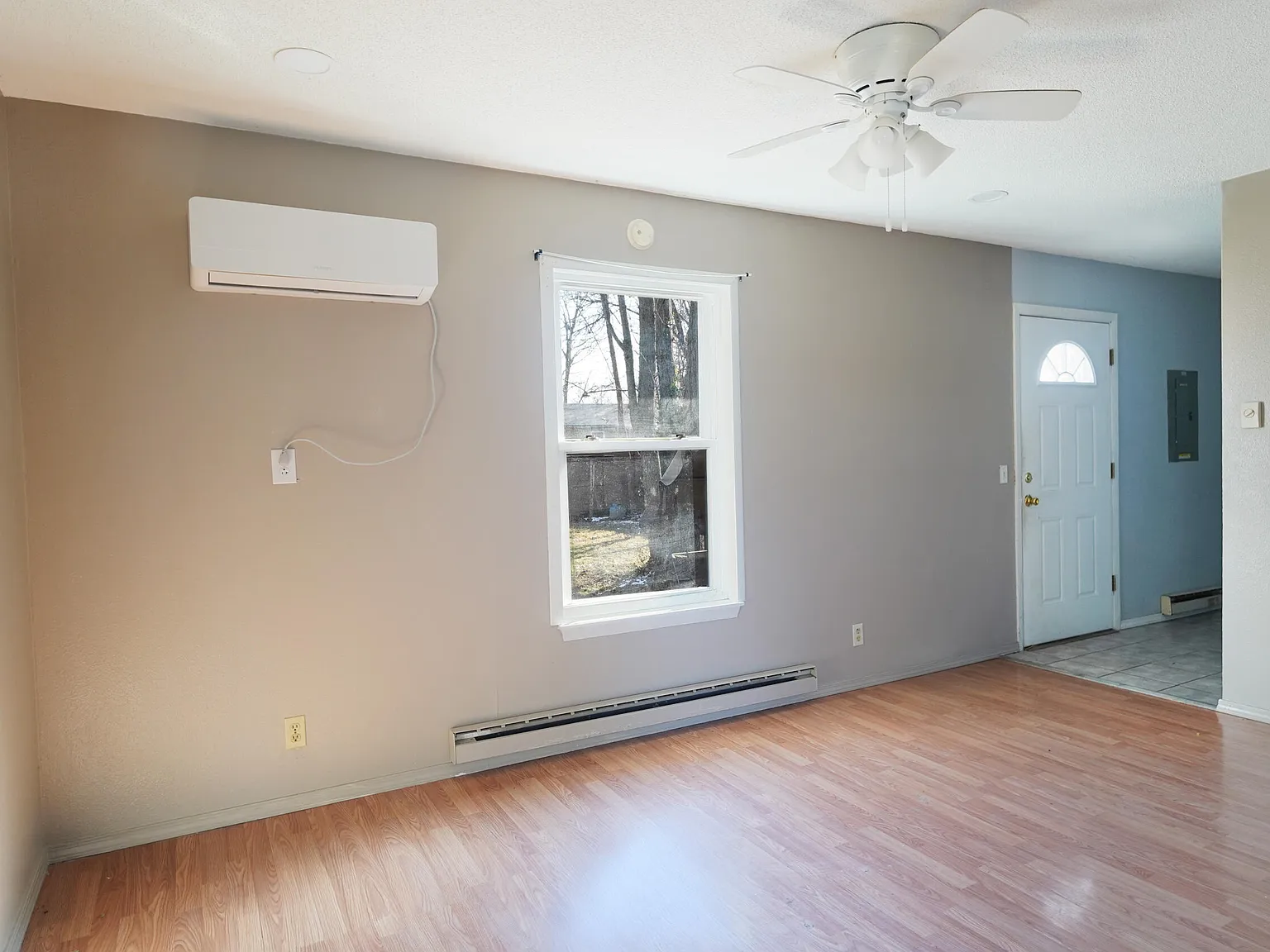 3 bed, 1.0 bath, 1100 sqft, $1,250 — Photo 4