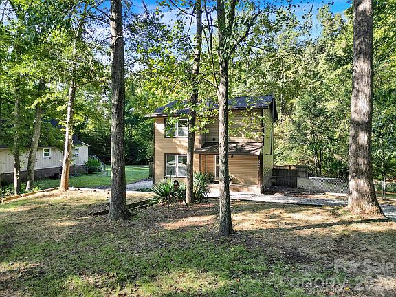 5th image of 2504 Downey Dr