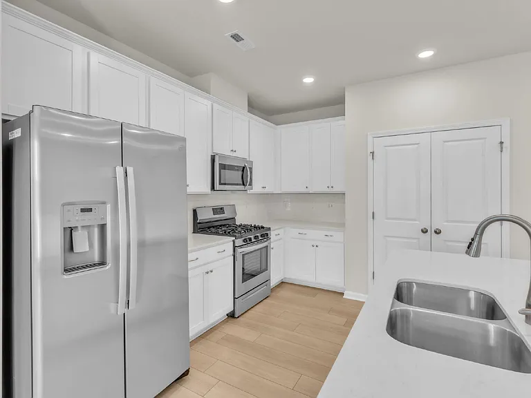 452 Bee Cove Way — Photo 8