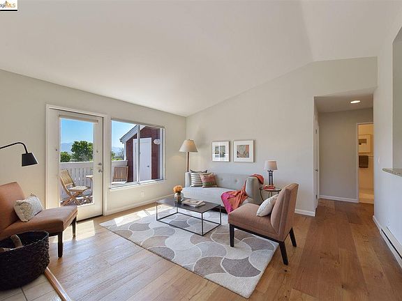 4th image of 204 Bayside Ct