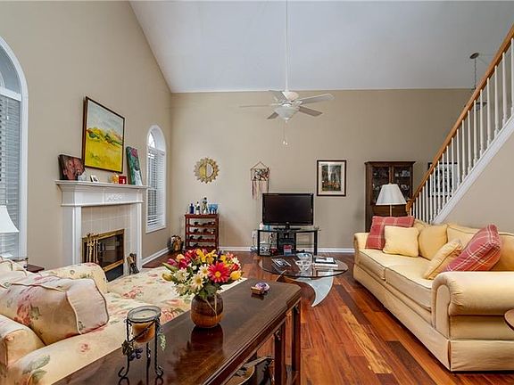 4th image of 186 Stoneforest Dr