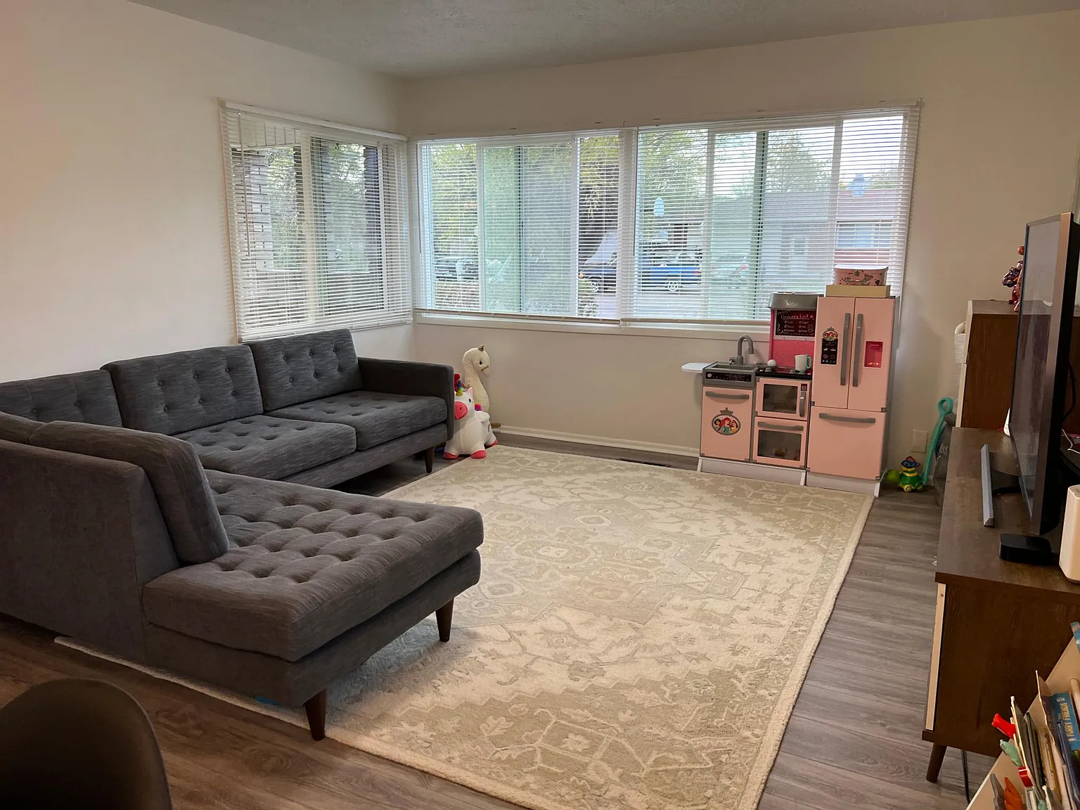 3 bed, 1450 sqft, $1,990 — Photo 2