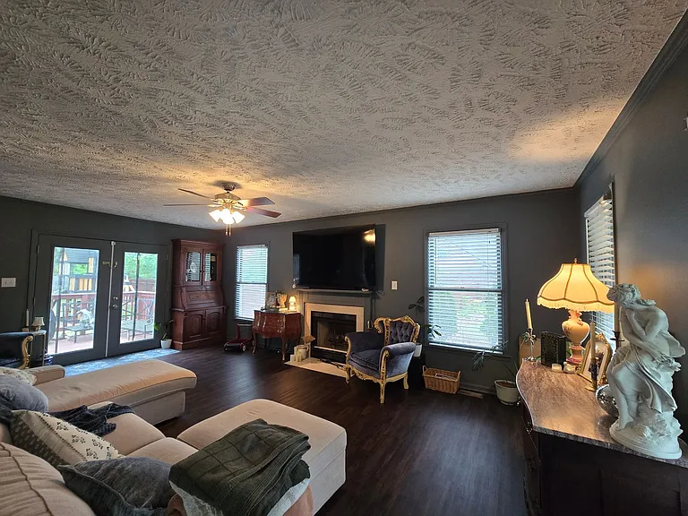 111 Greentree Dr — Photo 18