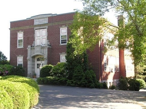2nd image of 15 Green St APT 4
