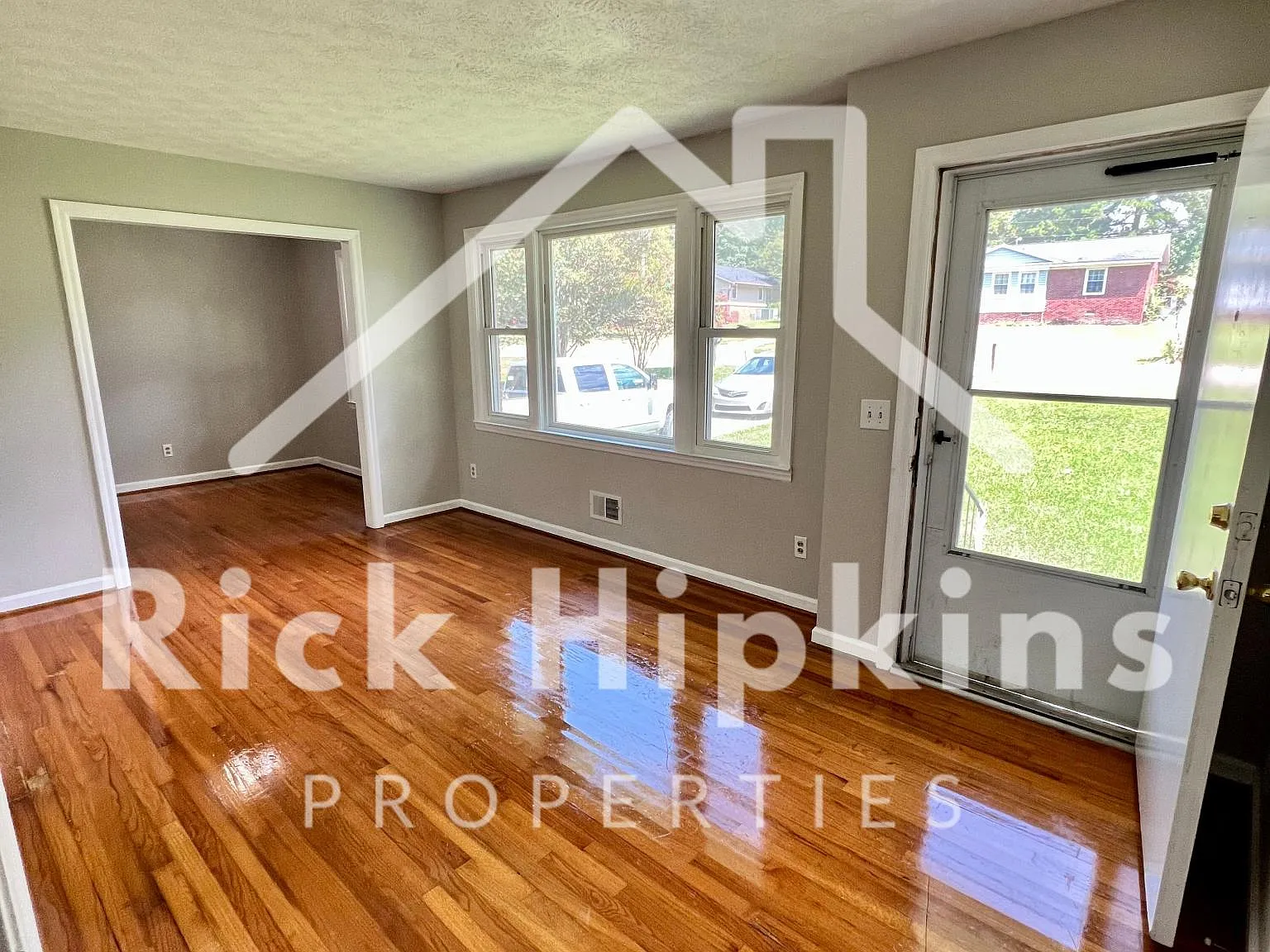 3 bed, 1352 sqft, $1,600 — Photo 2