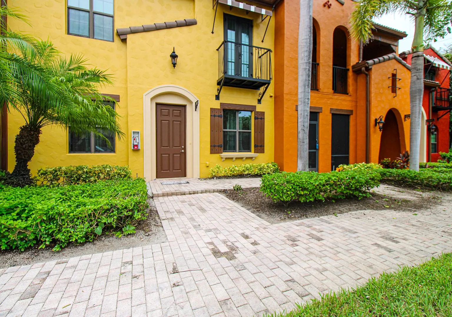 ** Available For A Long-Term Tenant ** 2/2 First Floor Unit ** Ole' At Lely Resort ** End Unit **... — Photo 4