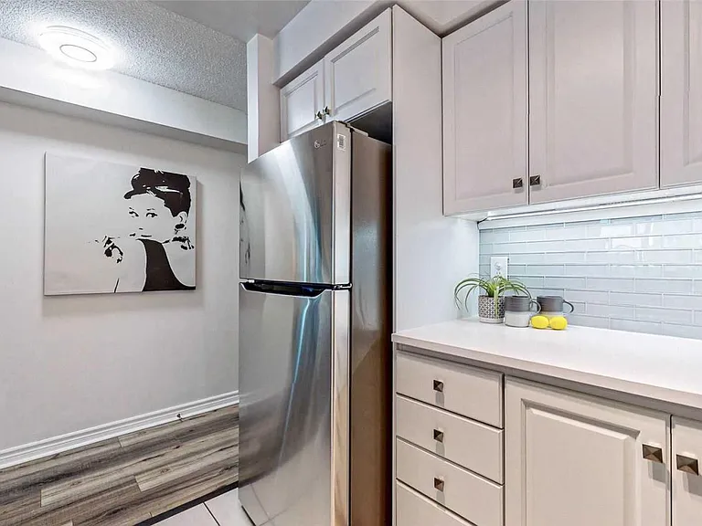7 Lorraine Dr #502 — Photo 11