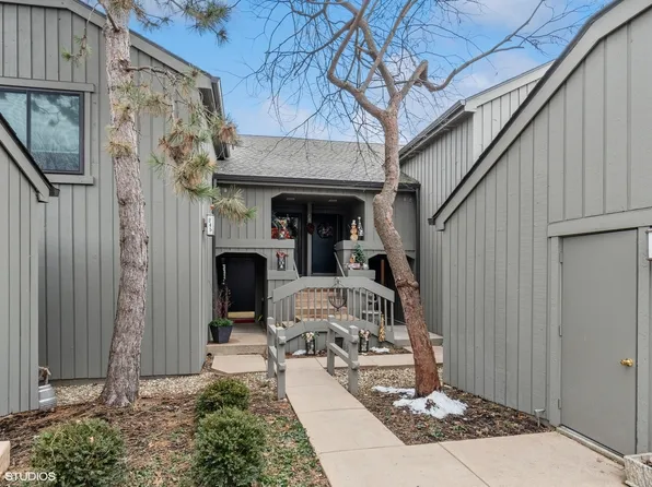 245 Shoreline Rd APT D, Lake Barrington, IL 60010