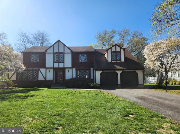4 Ivy Glen Ln, Lawrence Township, NJ 08648