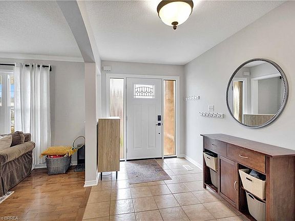 5th image of 85 Hunter Way