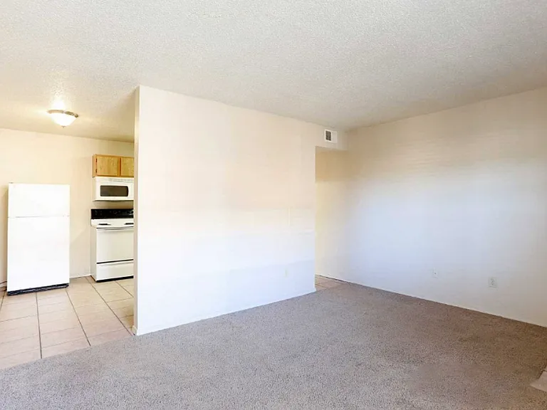 South Creekside Apartments — Photo 31