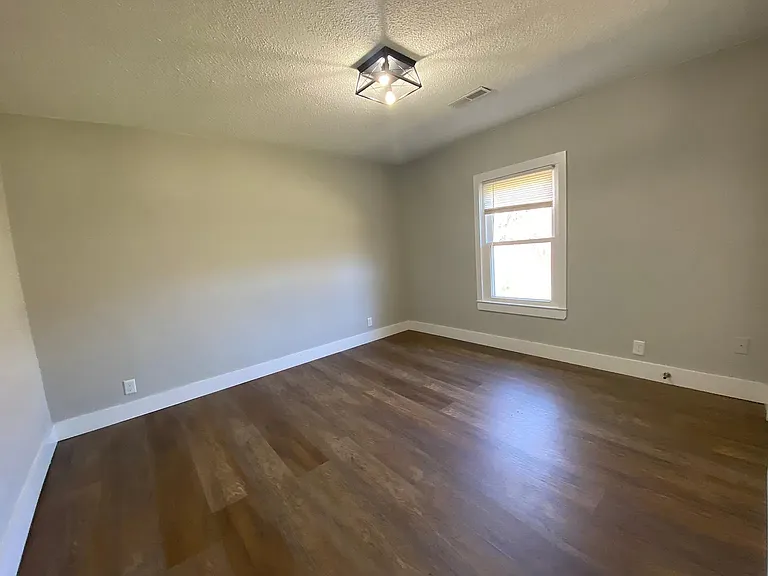 2035 Lyndon Ave — Photo 14