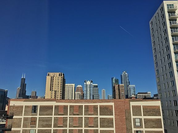 3rd image of 1631 S Michigan Ave APT 609