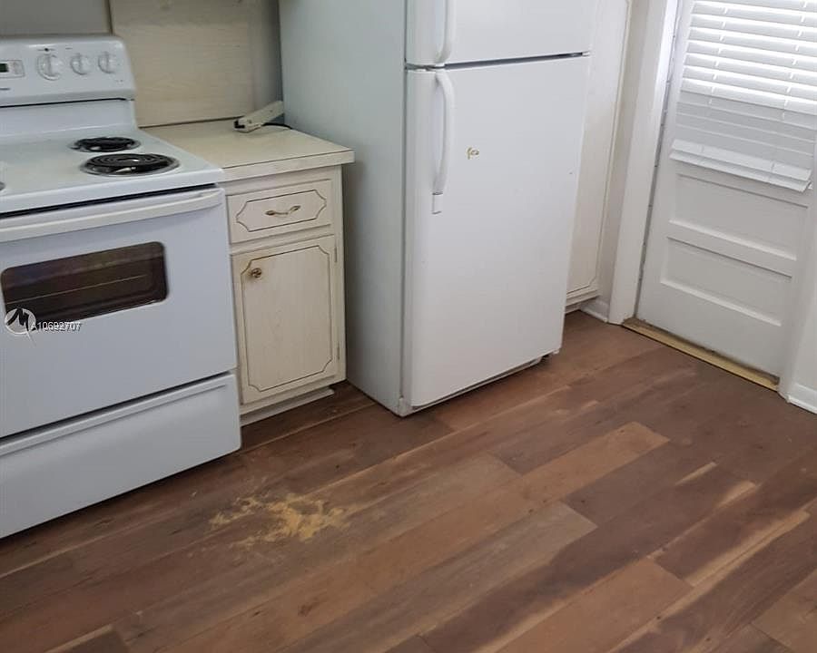 1st image of 445 NE 195th St APT 426