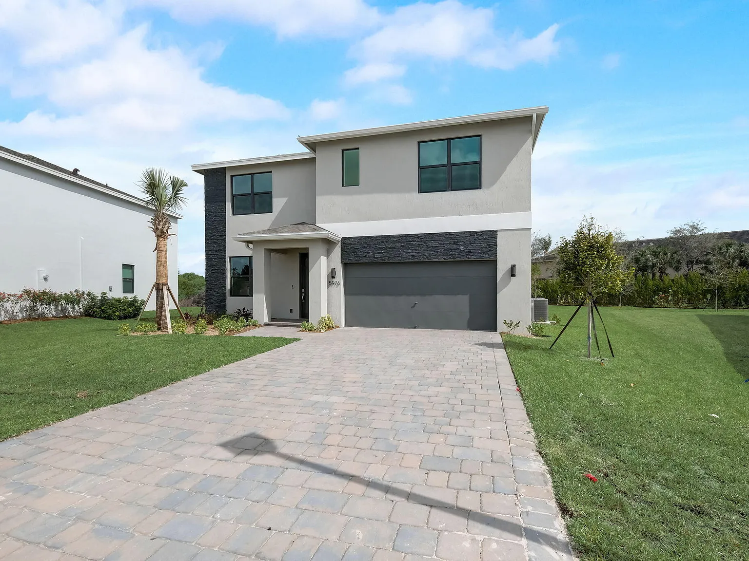 5 bed, 3.0 bath, 2593 sqft, $4,250 — Photo 3