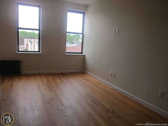 3rd image of 2906 21st Ave #4C