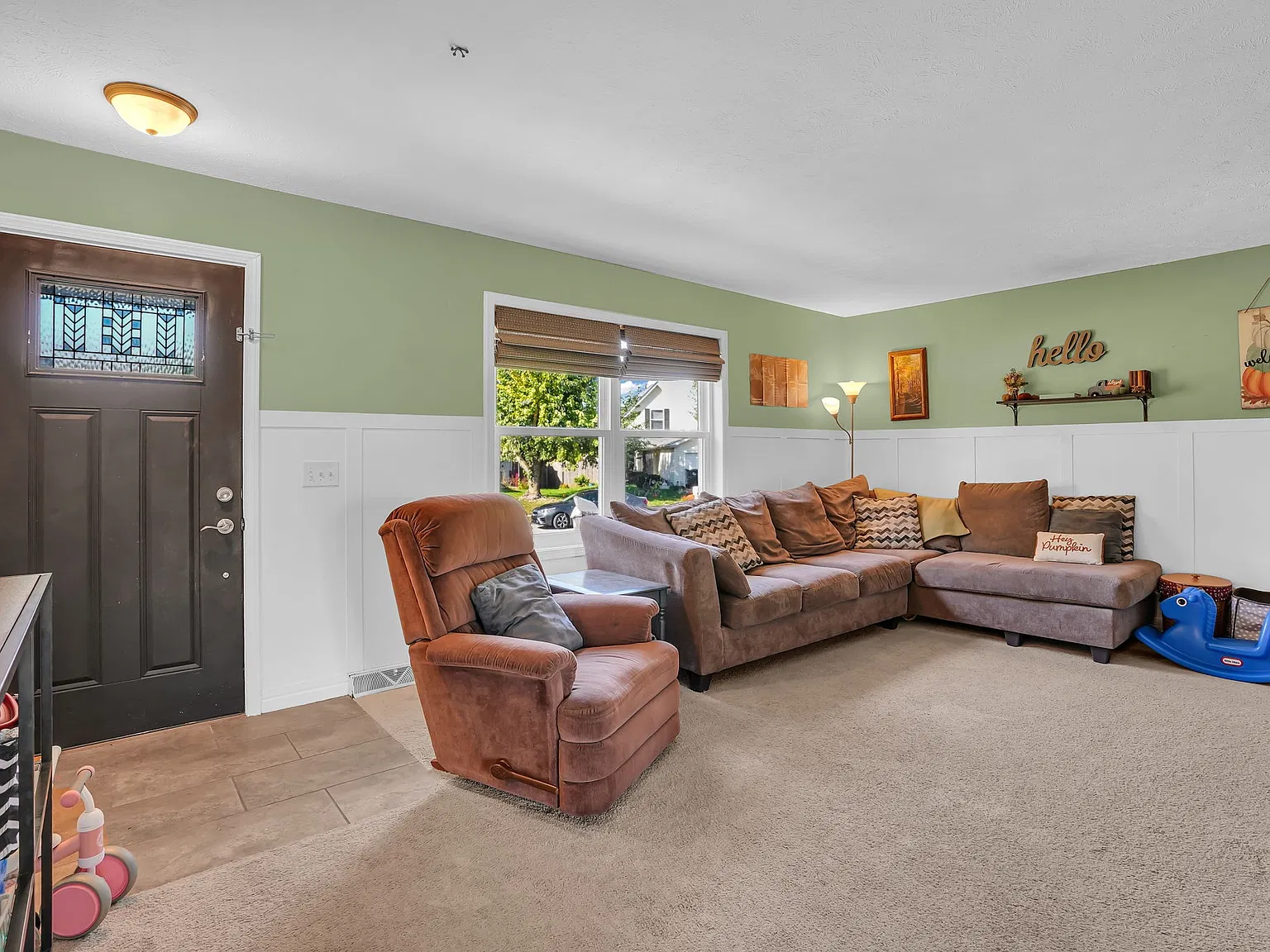 4 bed, 2383 sqft, $2,045 — Photo 3