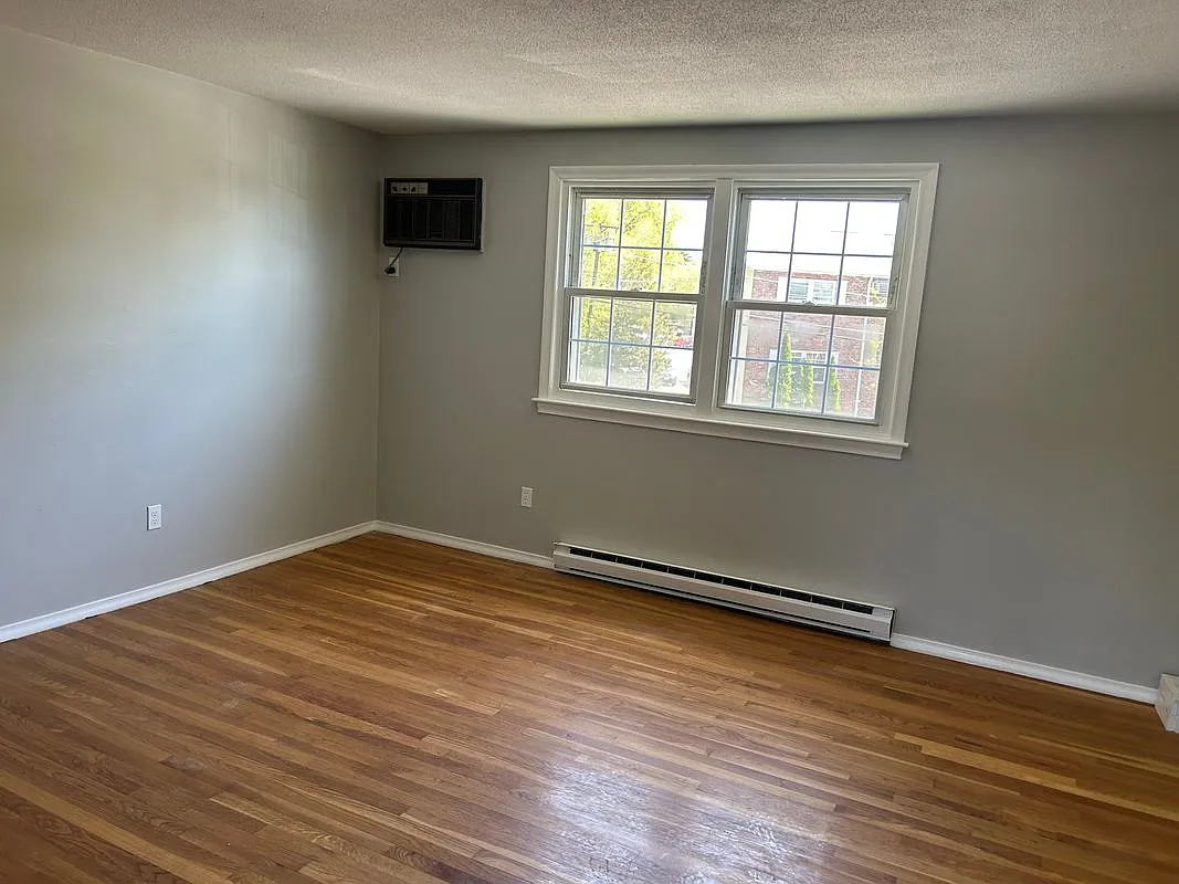 2 bed, 1.0 bath, 644 sqft, $2,100 — Photo 3