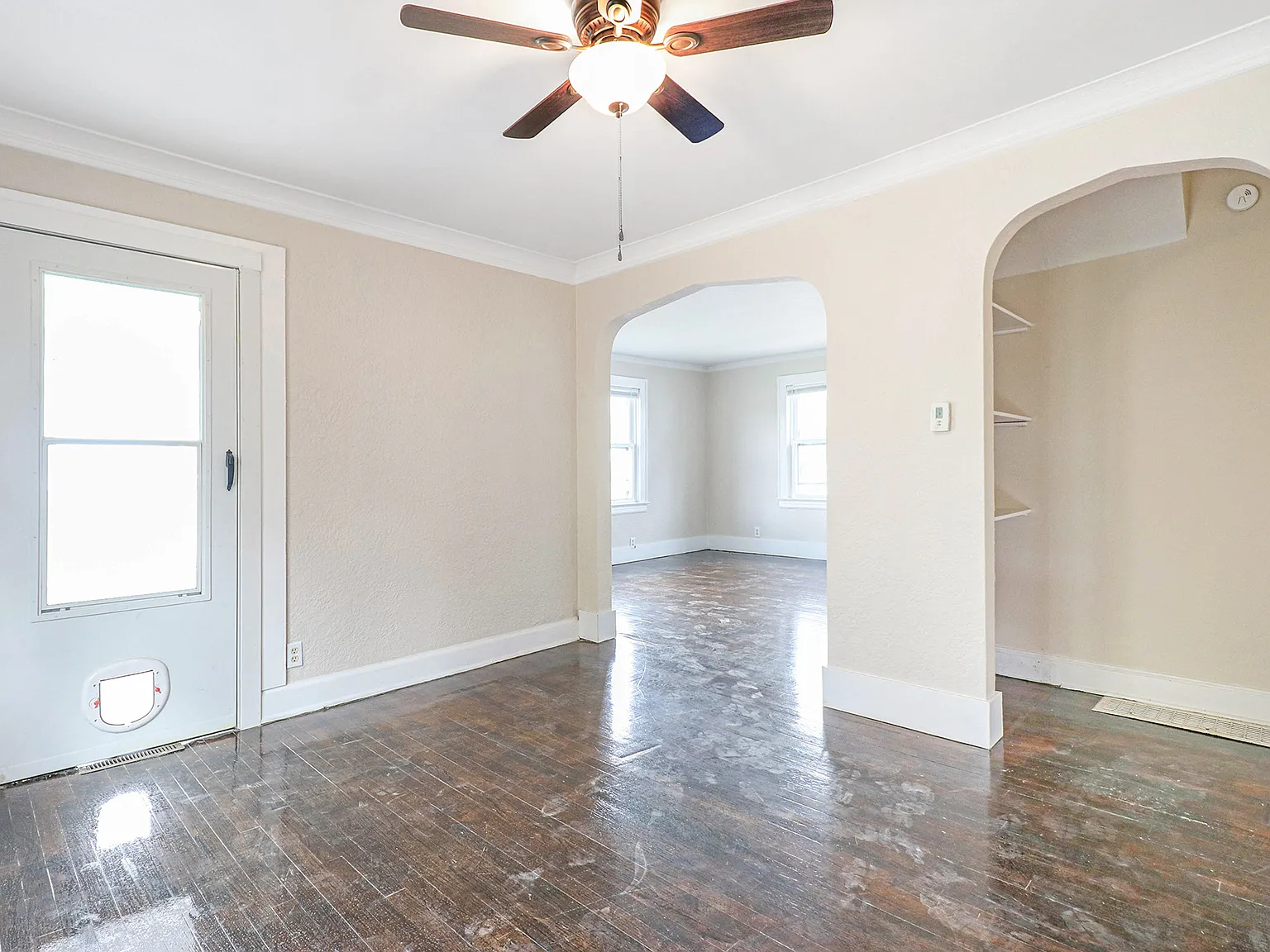 Inviting 3 Bedroom Home — Photo 3