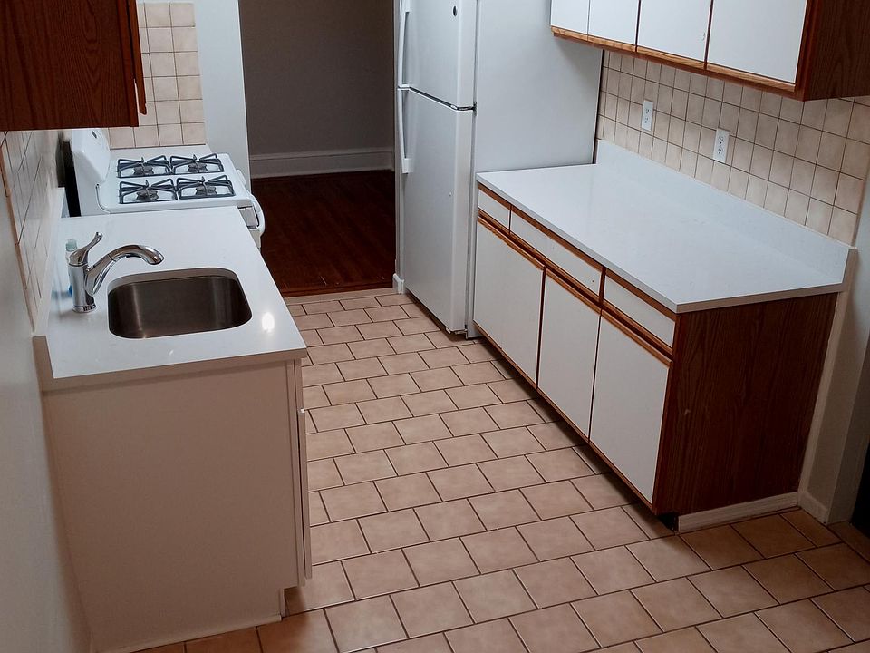 Eat-in-Kitchen