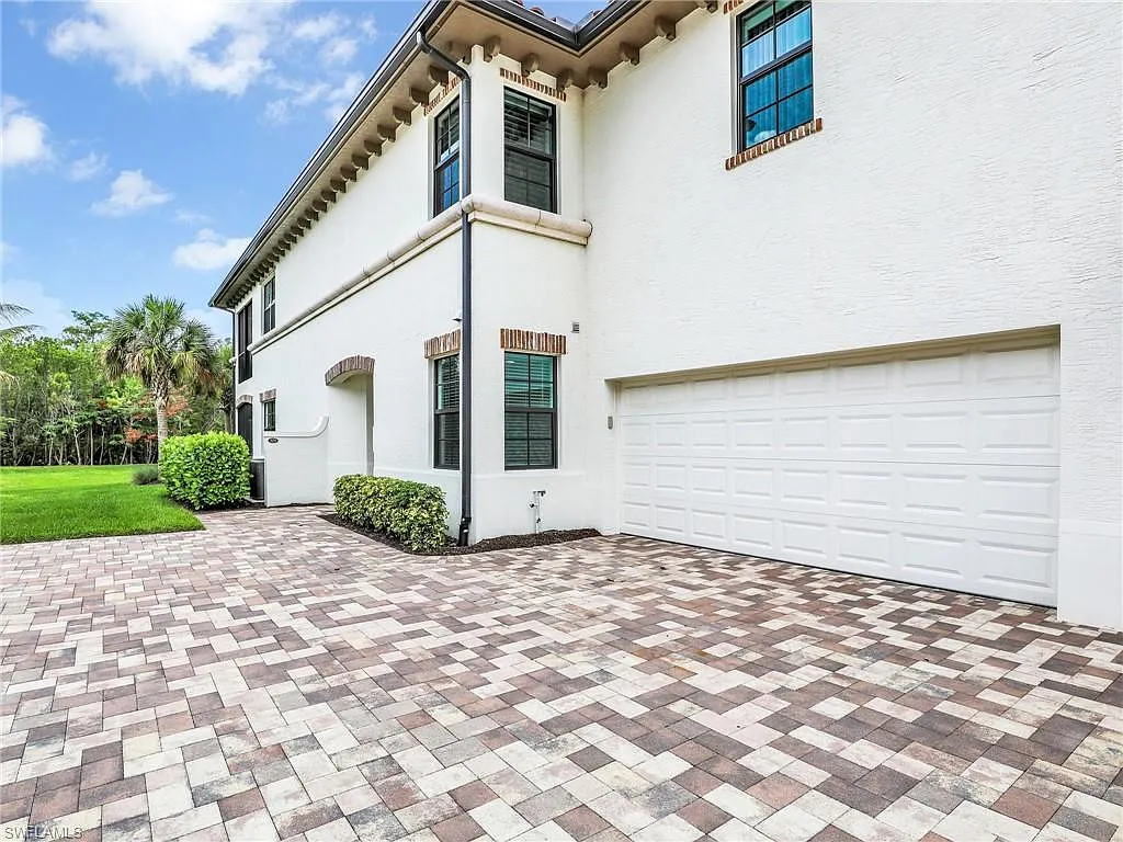 3 bed, 2.0 bath, 1710 sqft, $12,000 — Photo 3