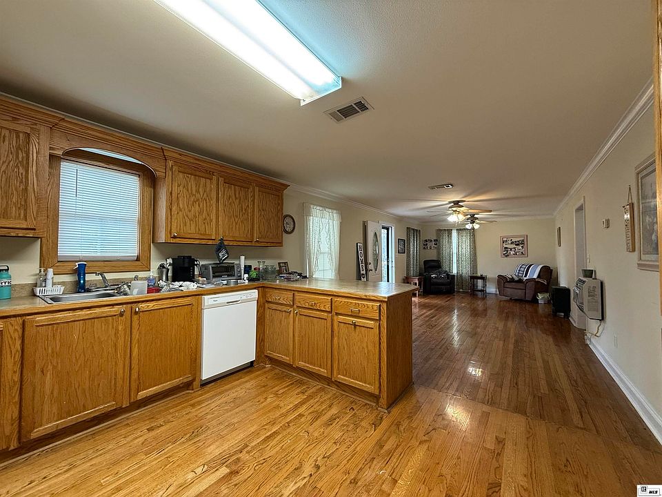 2nd image of 202 Elizabeth St