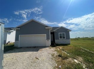 104 S Valley View Dr, Norwalk, IA 50211