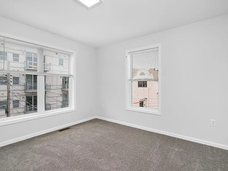 1721 Lagoon Avenue — Photo 9