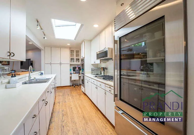 1478 Vistazo St W — Photo 11
