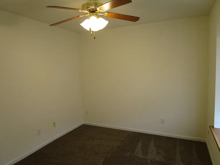 1725 Louise Cir — Photo 17