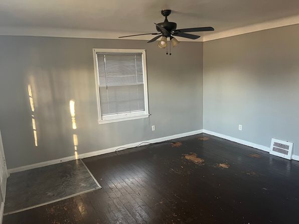 19455 McCormick St, Grosse Pointe, MI 48224