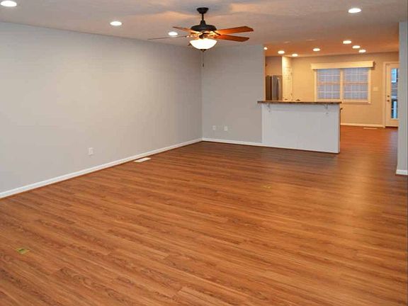 3rd image of 226 Duncraig Dr