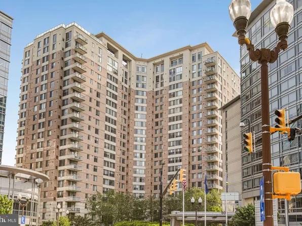 851 N Glebe Rd APT 402, Arlington, VA 22203