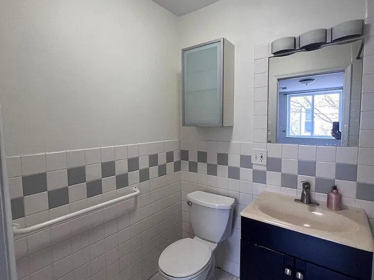 443 Fairmount Ave #C — Photo 16