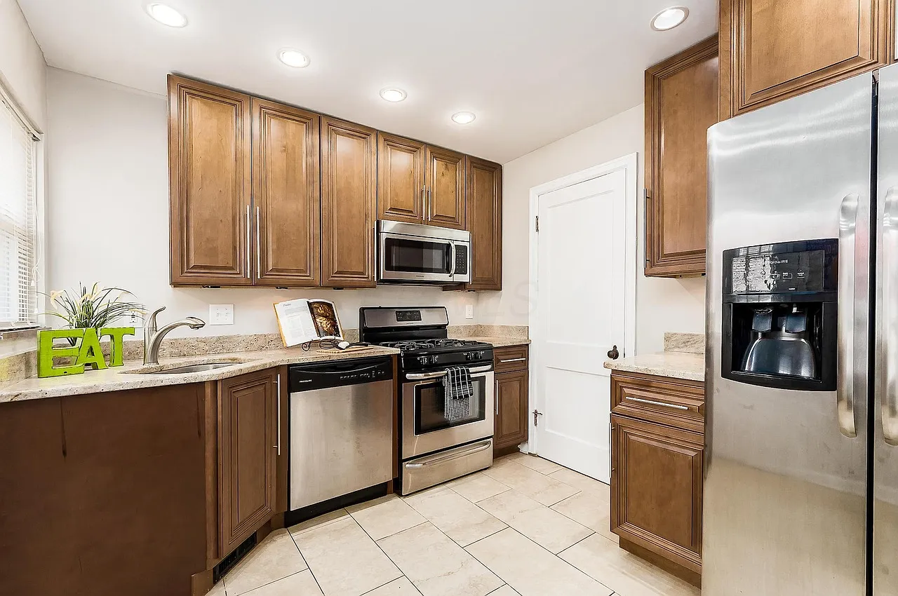 2 bed, 1264 sqft, $2,200 — Photo 4