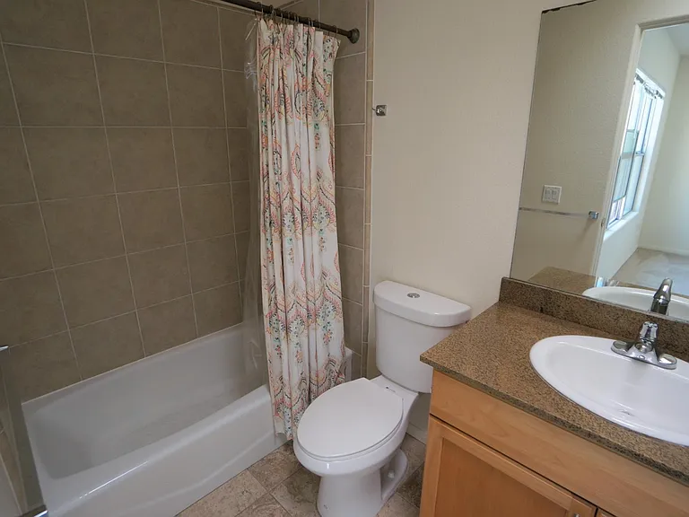 1044 Grand Ave — Photo 8