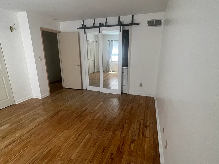 721 Pennsbury Blvd — Photo 8