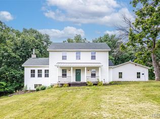 720 E Breedlove Dr, Sturgeon, MO 65284