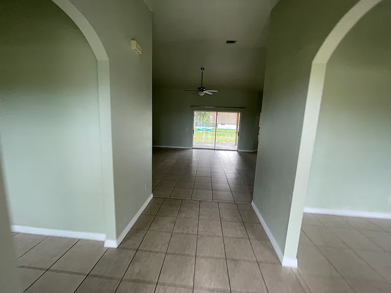 1637 NW 6th Pl — Photo 33