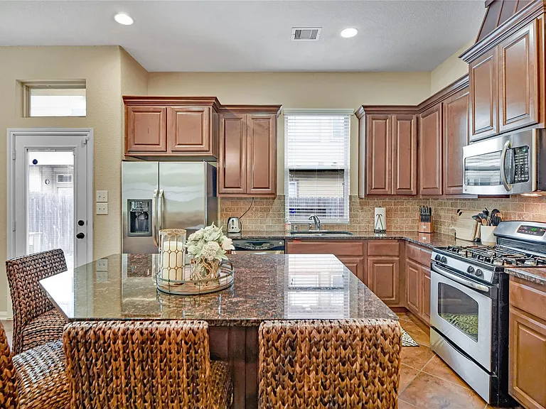 21 Cheswood Manor Dr — Photo 13
