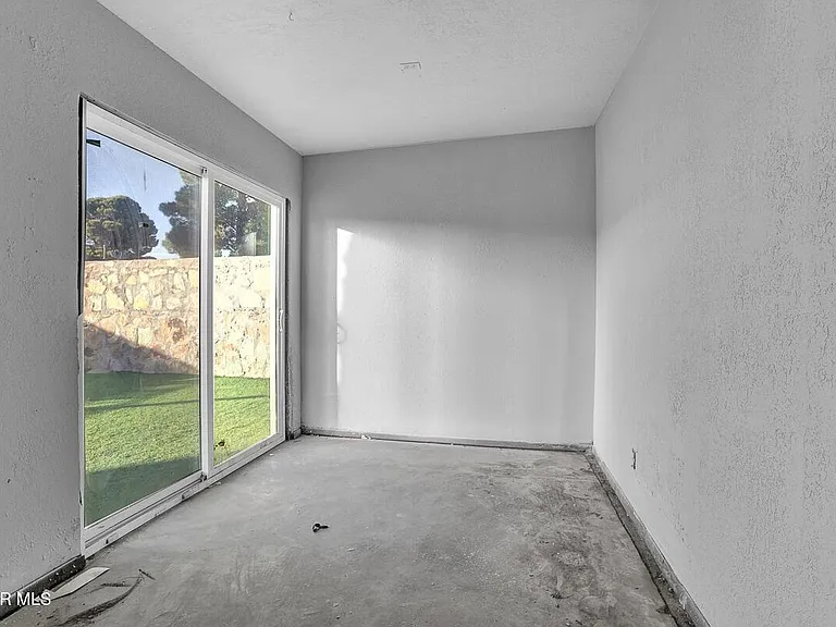 3709 Roslyn Dr — Photo 30