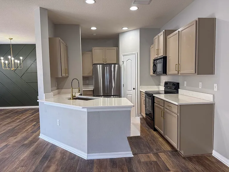 7622 Red Mill Cir — Photo 5